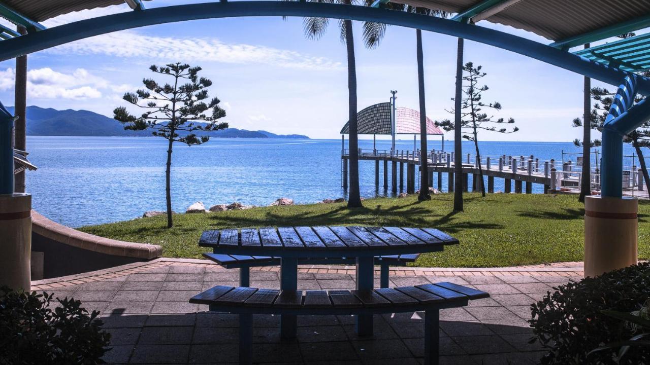 Emthree Seaside Apartments Townsville Exterior photo