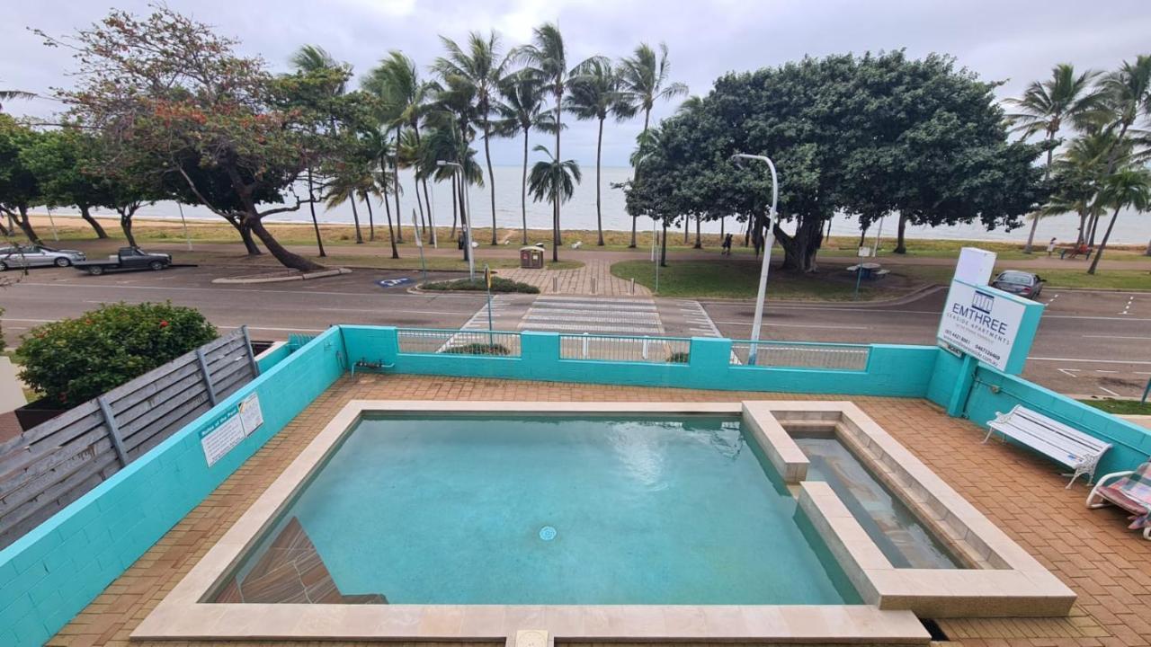 Emthree Seaside Apartments Townsville Exterior photo
