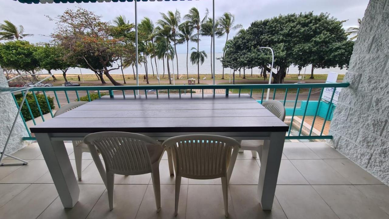 Emthree Seaside Apartments Townsville Exterior photo